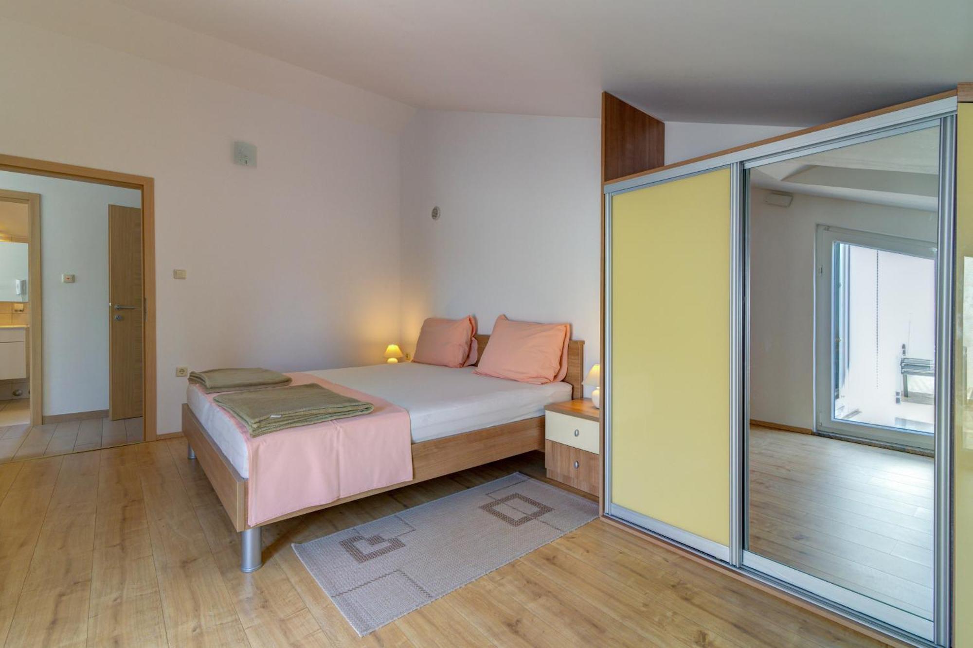 נובי ווינודולסקי Apartmani Lili מראה חיצוני תמונה